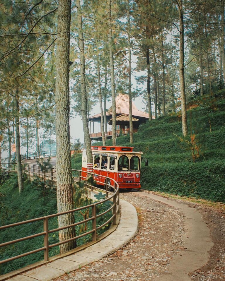 Indulge the Bandung highland scenery and fresh air in Dago Dreampark.
-

Photo b...