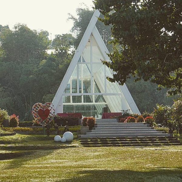 Let the nature be the witness of your happiest moment. Green Forest Chapel captu...