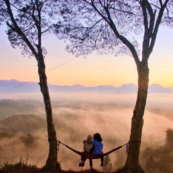 Let the time passes slow as you enjoy every second of sunrise with your dear one...