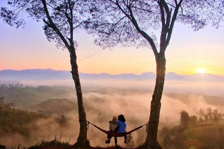 Let the time passes slow as you enjoy every second of sunrise with your dear one...