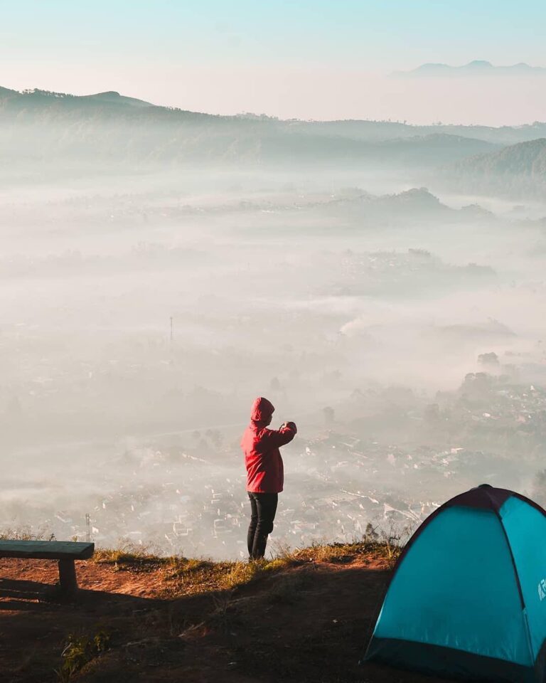 No matter how chaotic your life is, spend time in nature. -

Photo by  #exploreb...