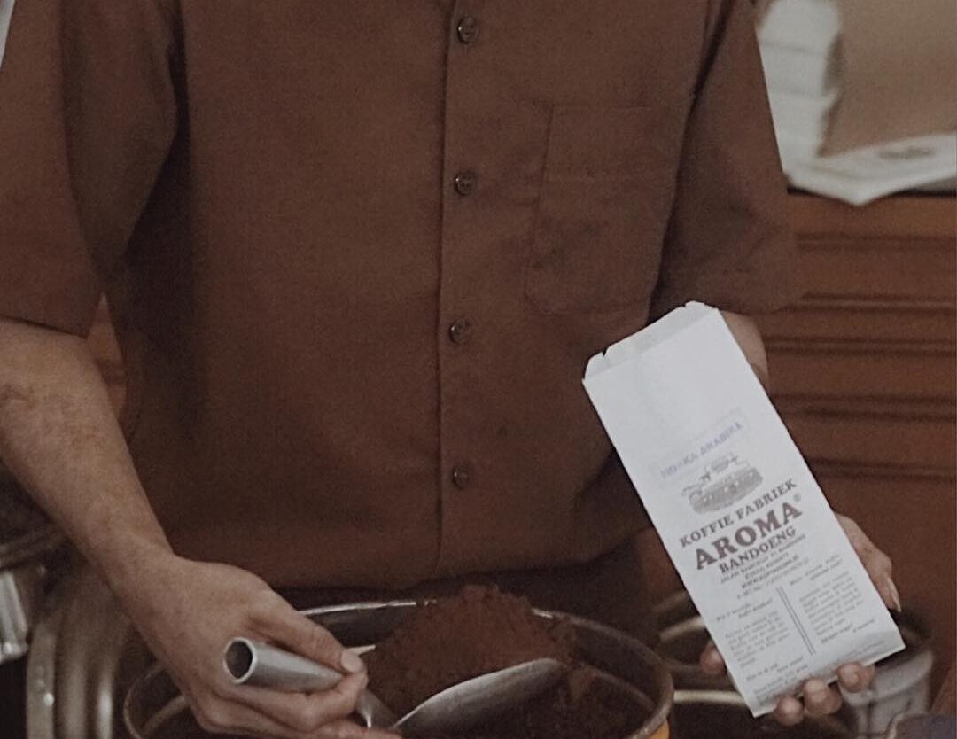 Pecinta kopi pasti sudah tak asing lagi dengan Kopi Aroma yang sudah berdiri sel...