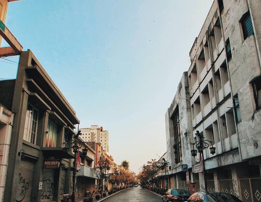 Rare view of calm and quiet Braga Street in the morning.
-

Photo by  #exploreba...