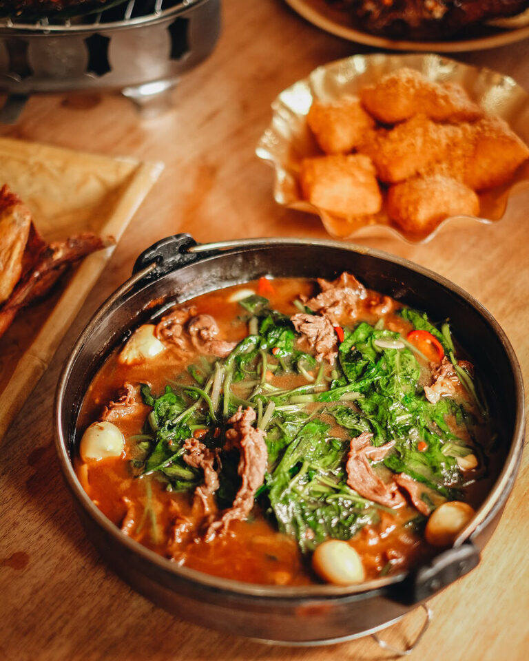 #eb_review
Here is our favorite resto with exceptional Indonesian cuisines: Raja...
