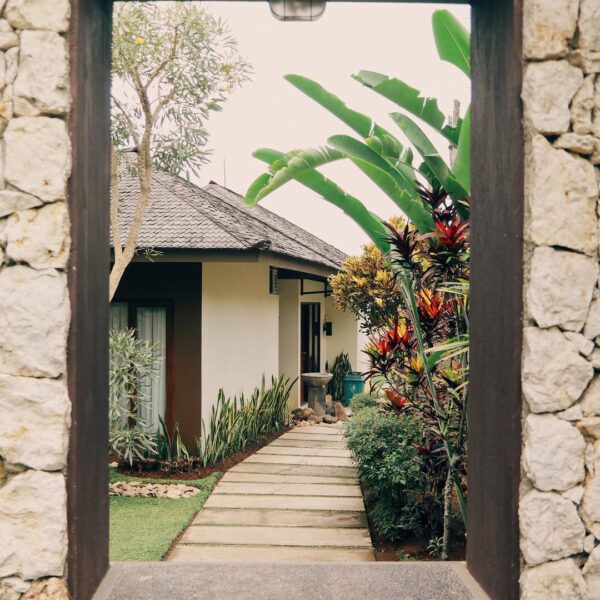 #eb_review
In Bandung, everyday is always a good time to experience leisure. Dag...