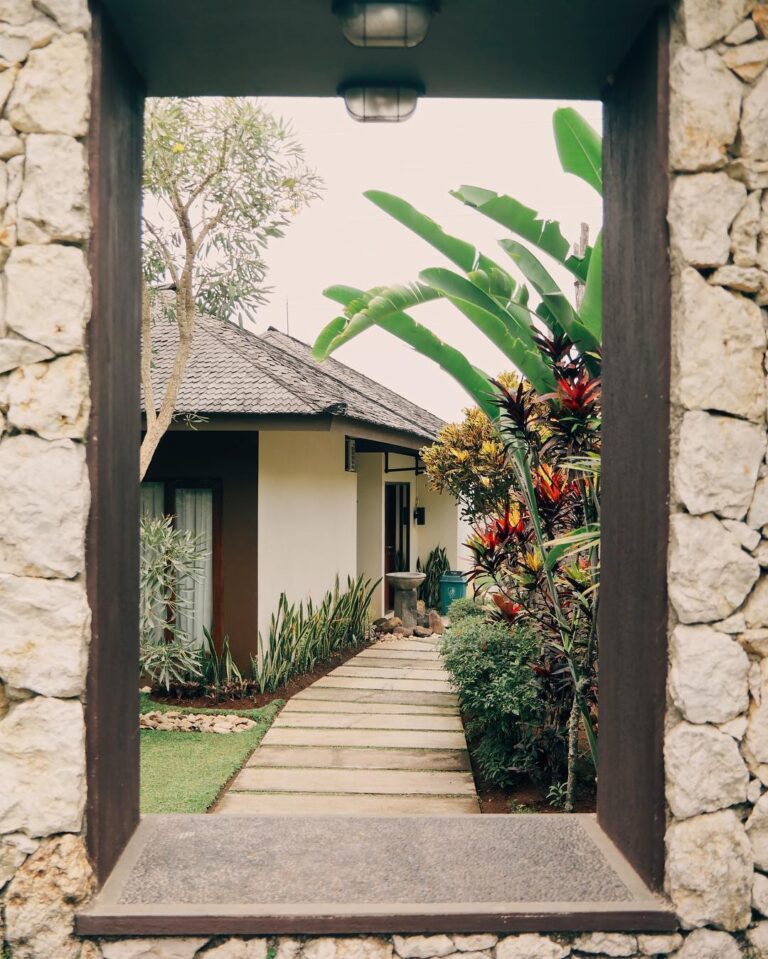 #eb_review
In Bandung, everyday is always a good time to experience leisure. Dag...