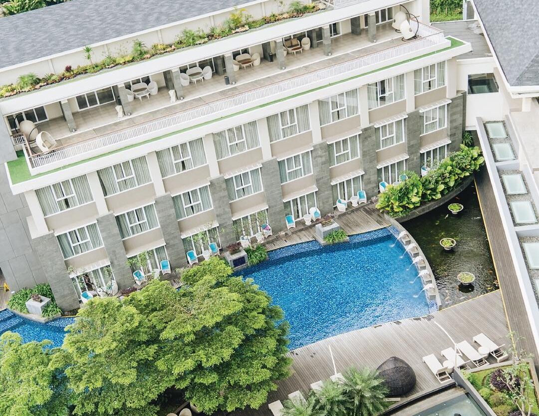 #eb_review Minggu lalu, tim ExploreBandung mengunjungi Grand Mercure Bandung Set...