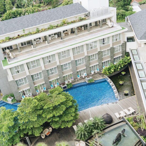 #eb_review Minggu lalu, tim ExploreBandung mengunjungi Grand Mercure Bandung Set...
