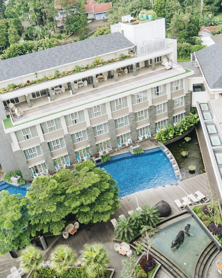 #eb_review Minggu lalu, tim ExploreBandung mengunjungi Grand Mercure Bandung Set...