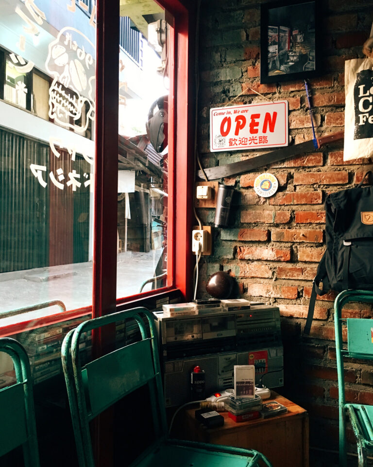 #eb_review
Name any coffee shop in Bandung, we bet our team has been there for q...