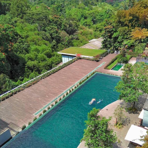 Reward yourself with an amazing view on your off day. Captured by 
#explorebandu...