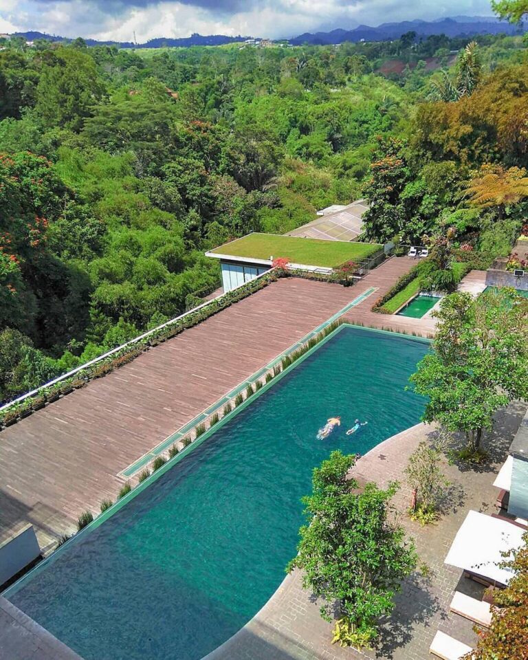 Reward yourself with an amazing view on your off day. Captured by 
#explorebandu...