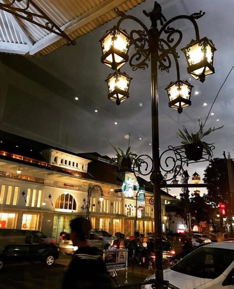 Romantic scene of Asia Afrika Street captured by 
#explorebandung...