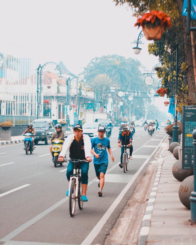 Run fast like there’s no tomorrow. Captured by 
#explorebandung
-

Kompetisi fot...
