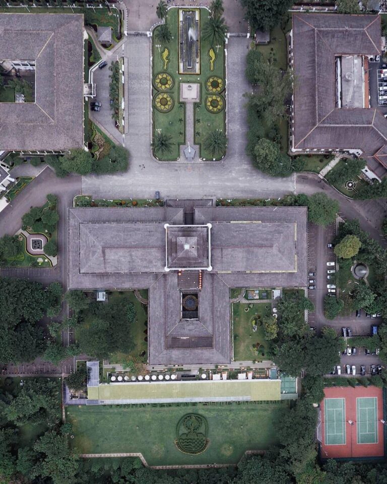 See everything in a different perspective.
-

Gedung Sate captured by 
#exploreb...