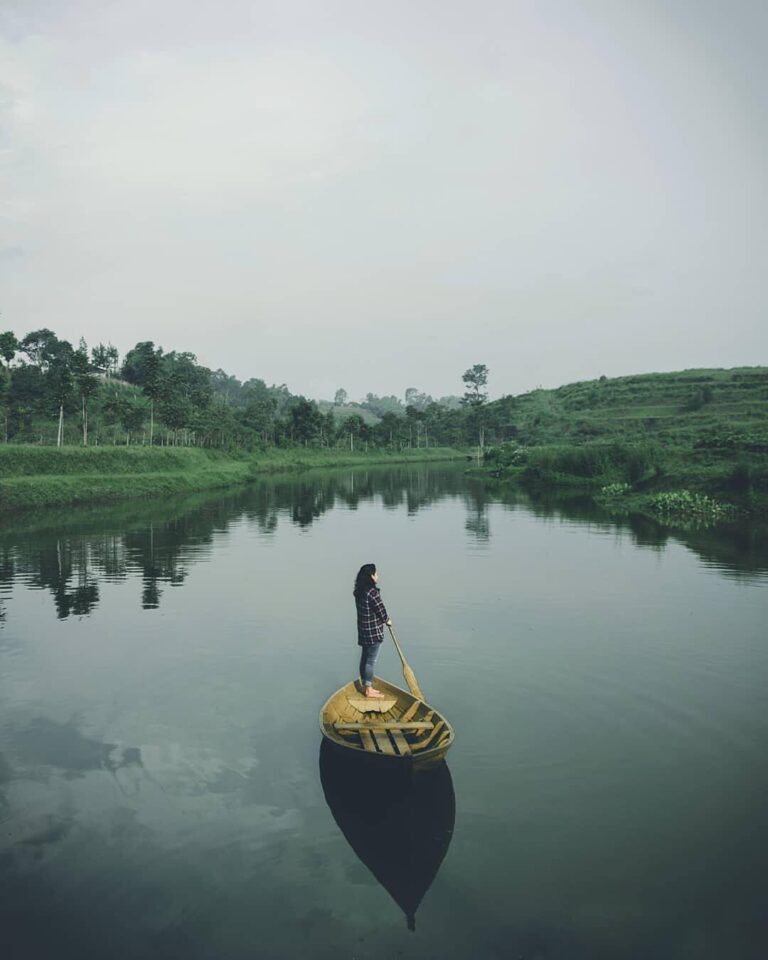 Seek solace within yourself when in nature.
-

Taman Lembah Dewata, Lembang capt...