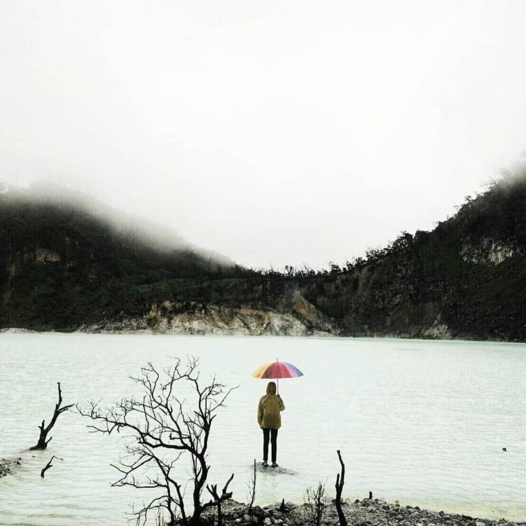 The clear crater of Kawah Putih will make anything with colors looks stunning th...