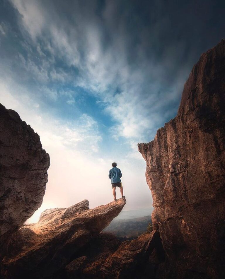 The strongest man is not who conquer the world. But he who conquers himself.
-

...