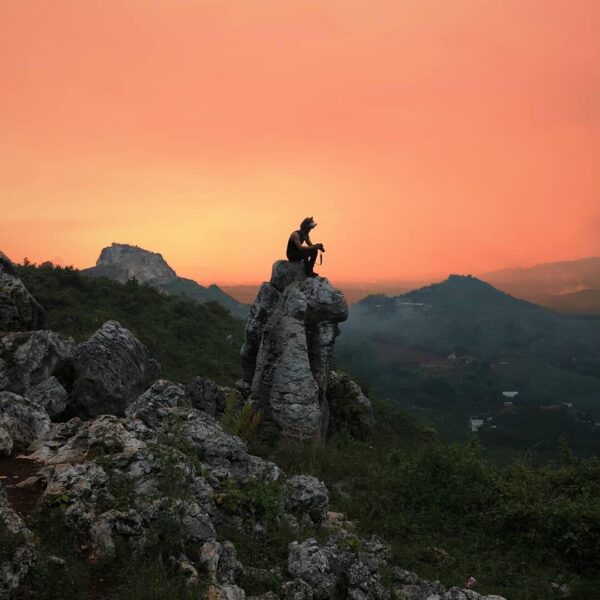 The sun says goodbye in the gallantly manner. Bold and fiery.
-

Photo by  #expl...
