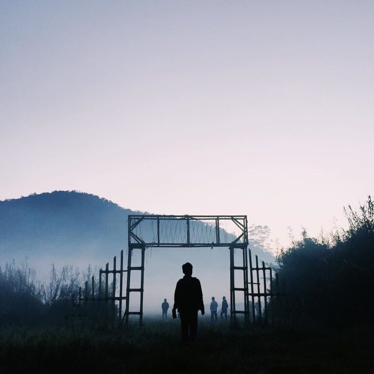 We are seen in the frame to know who we really are.
Photo by  
#explorebandung...
