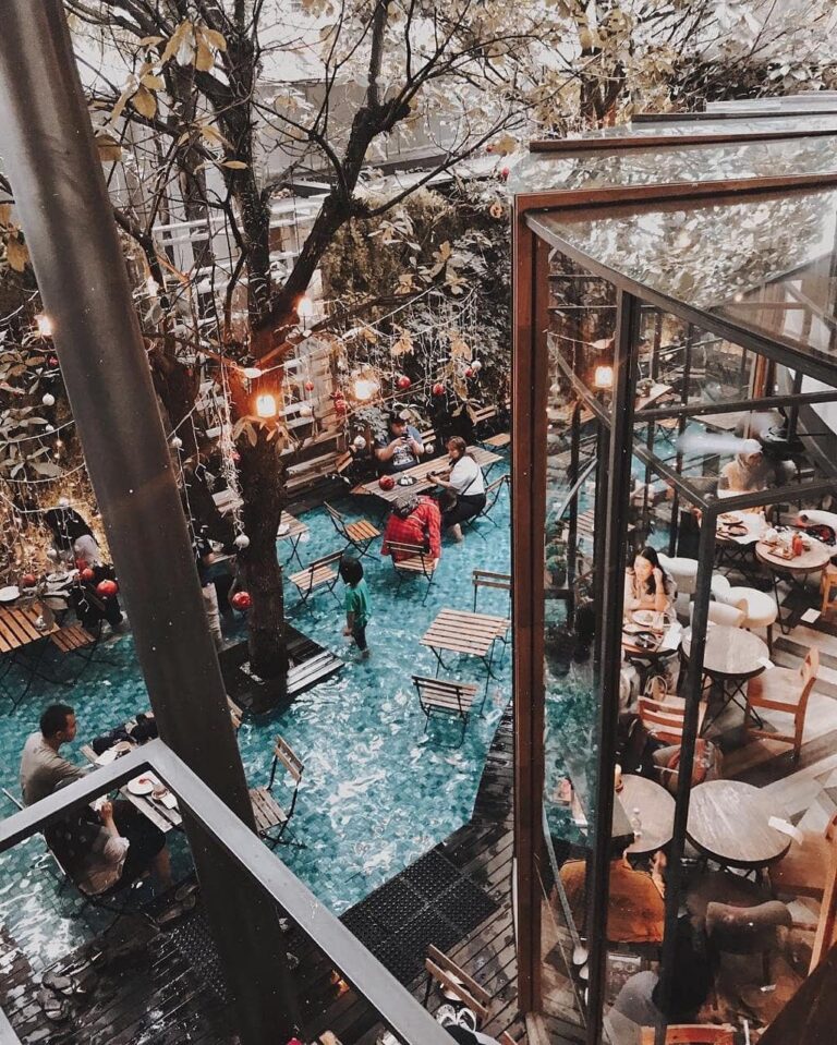 Weekend vibes. How's your day doing?
-
This picture is brought to you by 
#explo...