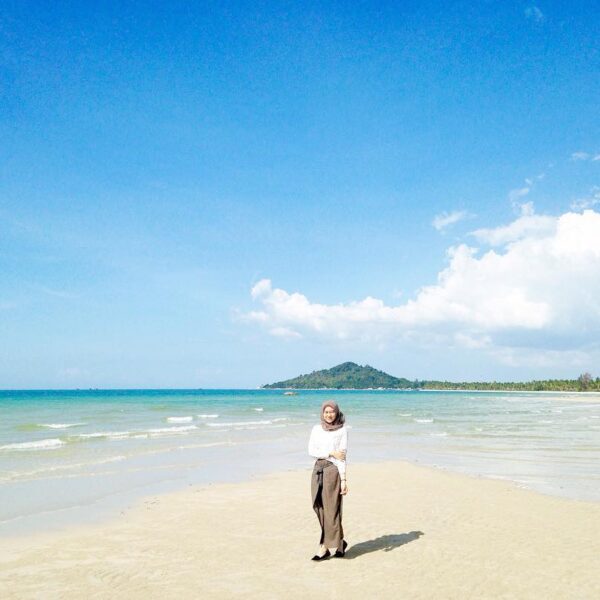 145km dari Pangkalpinang.

Location : Pantai Siangau, 9km dari Gerbang Desa Wisa...