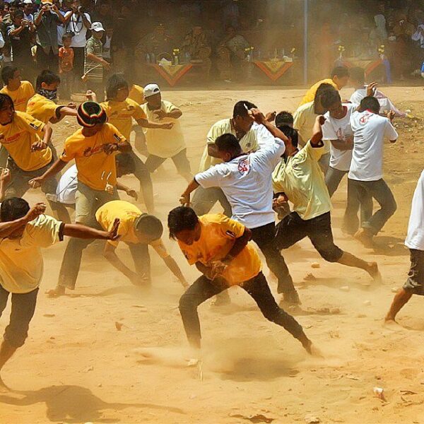 "Perang Ketupat - Ketupat War"

#explorebangka by 
#travelingindonesia

Lokasi :...