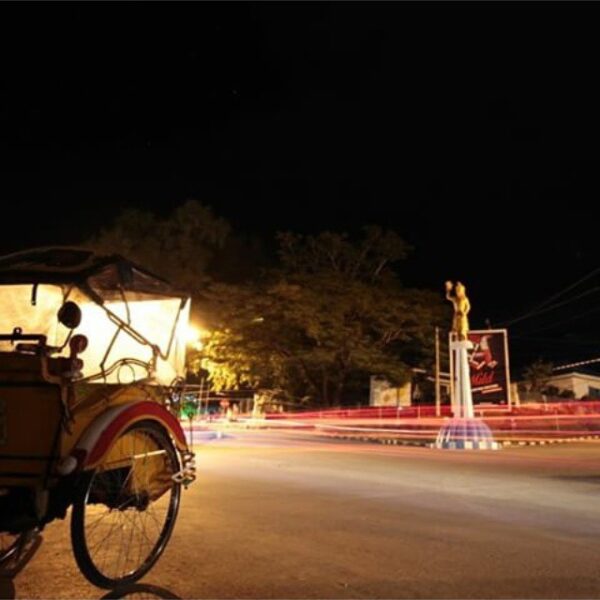 Good night Baubau!
Photo today by  taken at depan pelabuhan Murhum. #explorebaub...