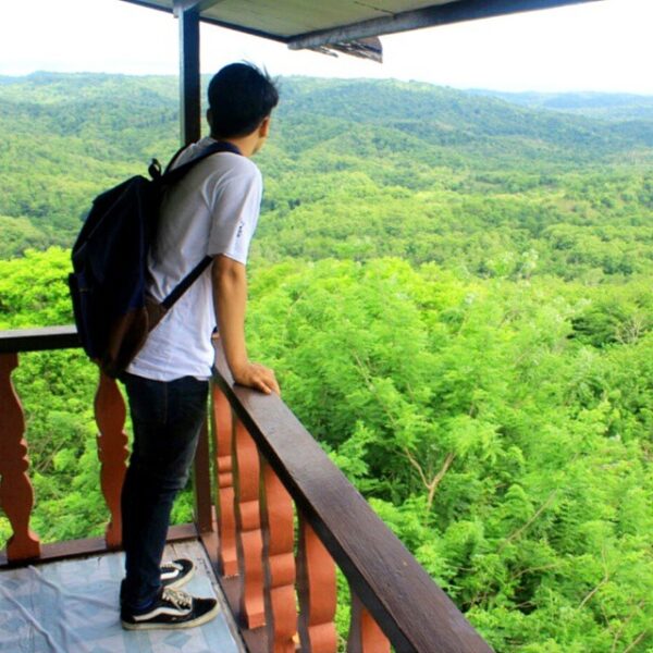 Photo by  taken at vila pak kasim wilayah baadia. #explorebaubau #travelingindon...