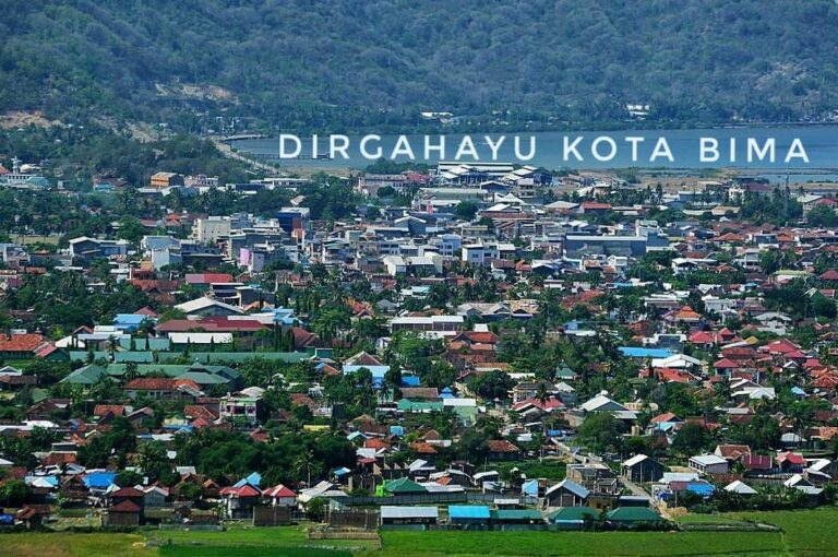 D I R G A H A Y U  K O T A B I M A 15 T A H U N

Photo by 

#exploreindonesia...