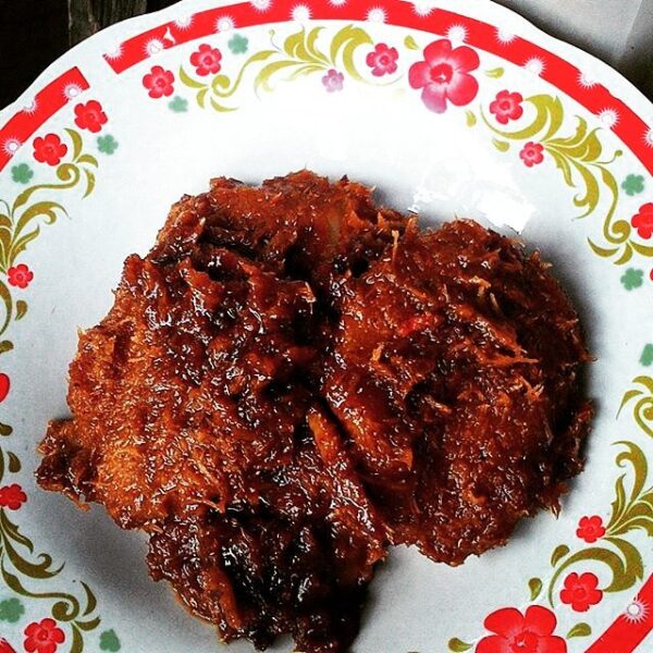Kapore merupakan Jajanan yang diolah dari beras ketan putih dibumbui dengan kela...