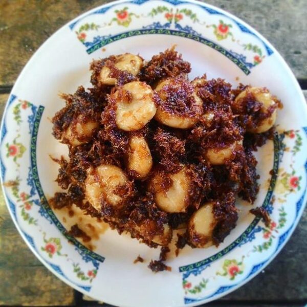 Kapore merupakan jajanan khas Bima yang terbuat dari beras ketan putih yang dita...