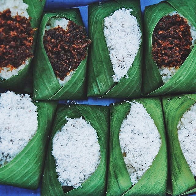 Oha Po'o merupakan panganan khas bima yg terbuat dari beras ketan dgn topping ke...