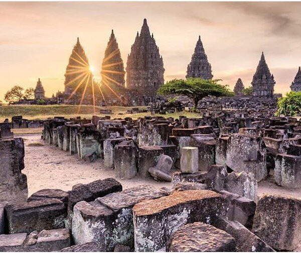 Buat kamu yang belum pernah ke Jogja dan akan mengunjungi Jogja wajib banget ke ...