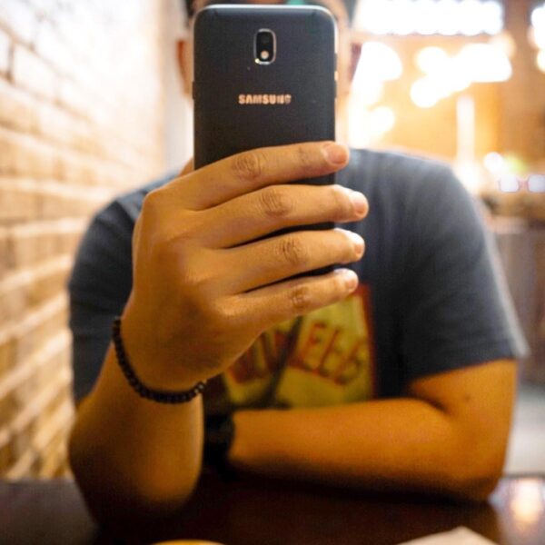 #GalaxyJ7Pro dengan kamera full hd, bikin vertical vlog kamu jadi lebih asik. Ud...