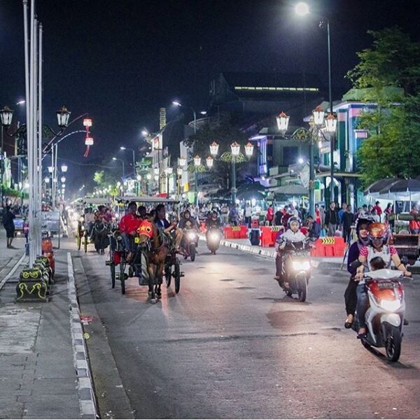 Gimana perasaannya yang habis dari Jogja, udah kangen belum?. Photo by  taken at...
