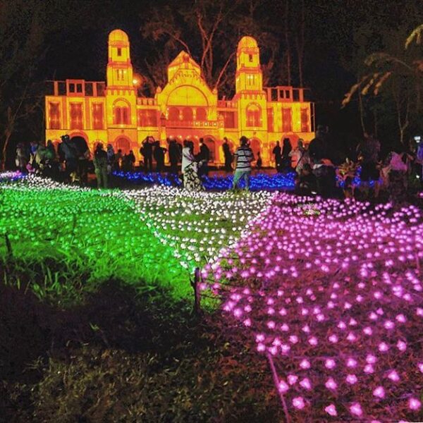 Habis sekaten kemaren ada lagi nih yang berwarna-warni.

#explorejogja photo tod...