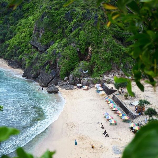 Hai, gimana weekend kalian?
.
#explorejogja photo today by  taken at Pantai Nguy...