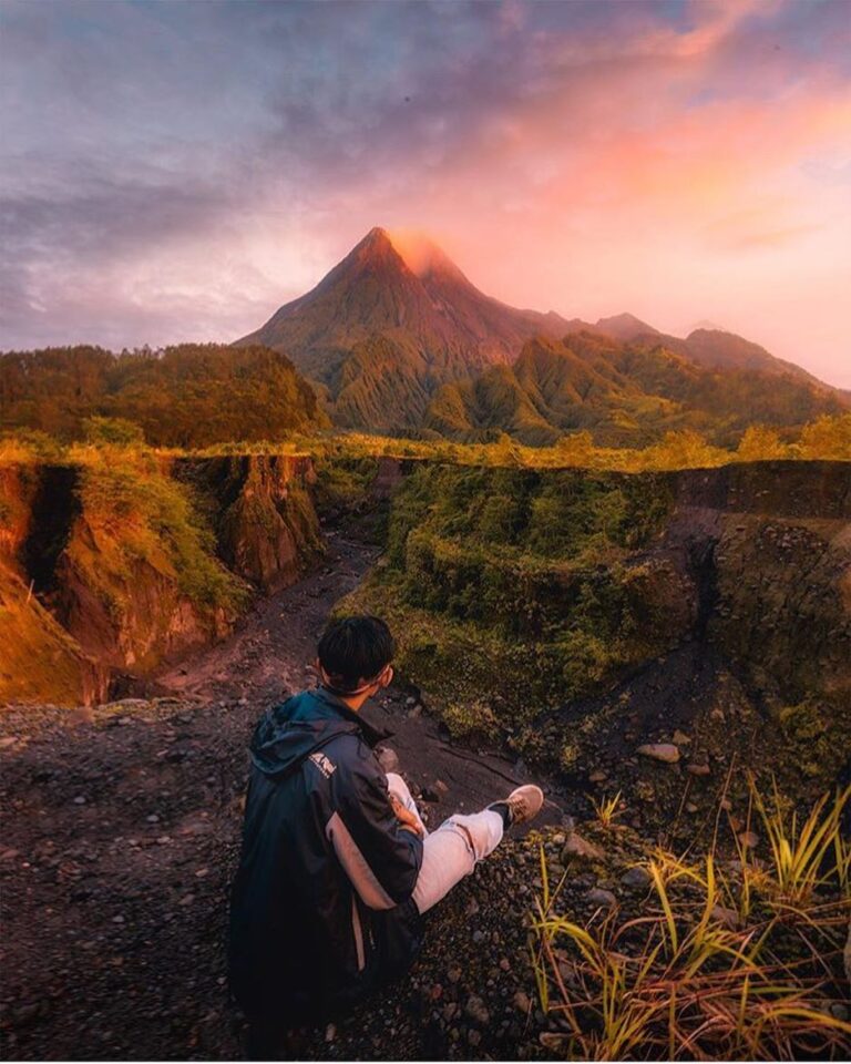 Jadi tempt mana yang kamu mau kunjungi weekend ini?

#explorejogja photo today b...