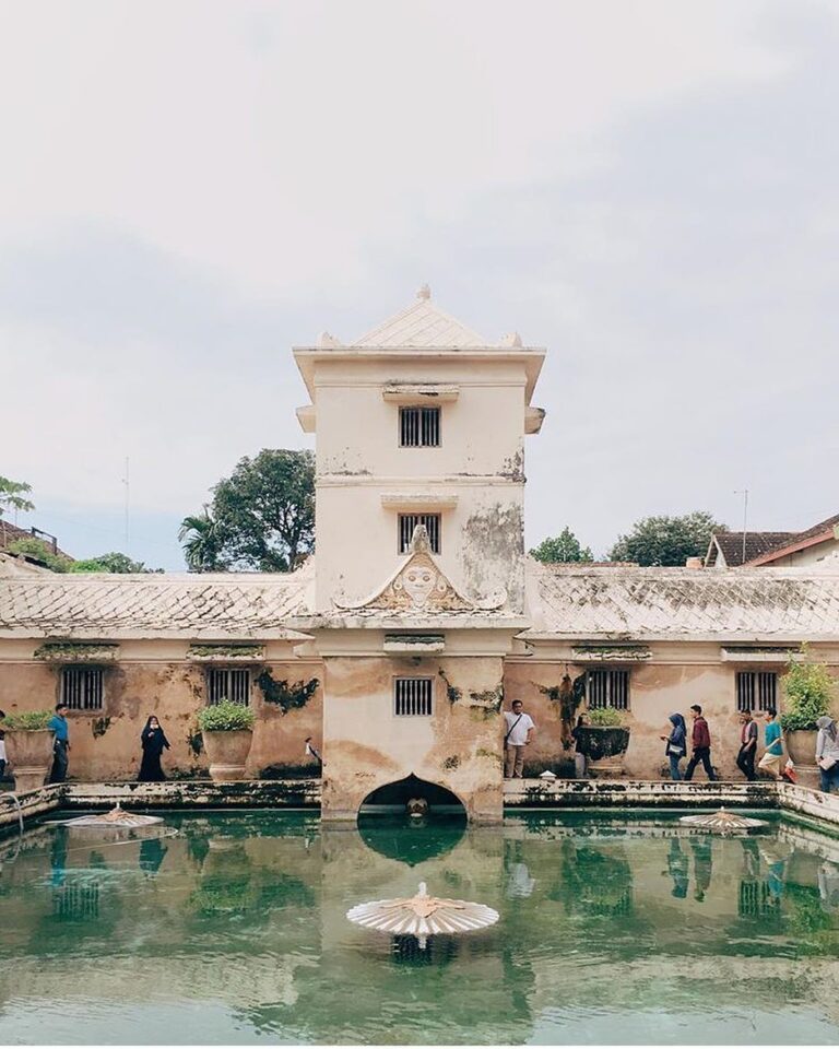 Kalian punya cerita apa di tempat ini?
*
#explorejogja photo today by  taken at ...