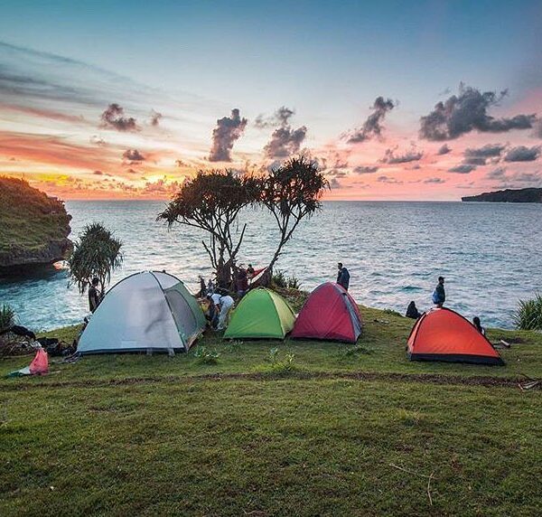 Kalo ditanya pantai favorite kalian untuk camping dimana guys?
.
#explorejogja p...