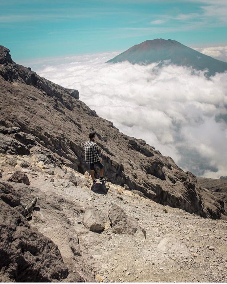 Kapan sih kamu terakhir kali naik gunung? Kangen ga?
*
#explorejogja photo today...