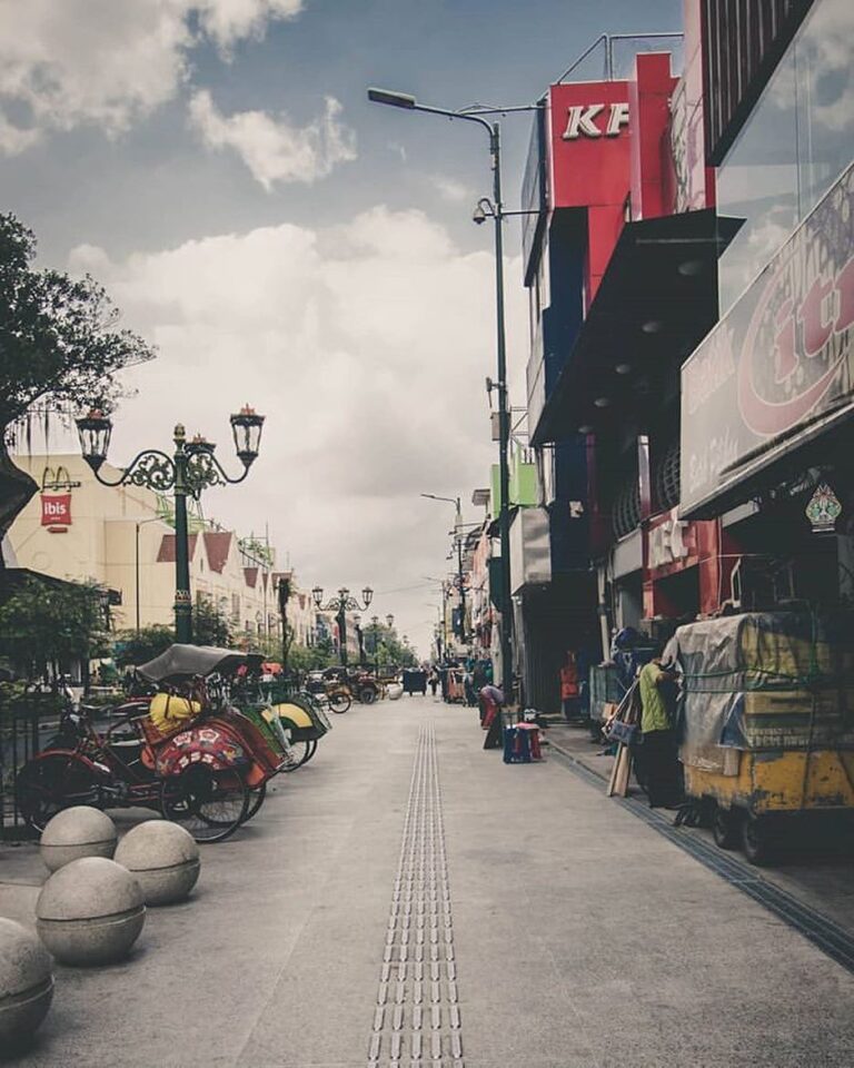 Kapan terakhir kali kamu jalan-jalan di Malioboro?

#explorejogja photo today by...