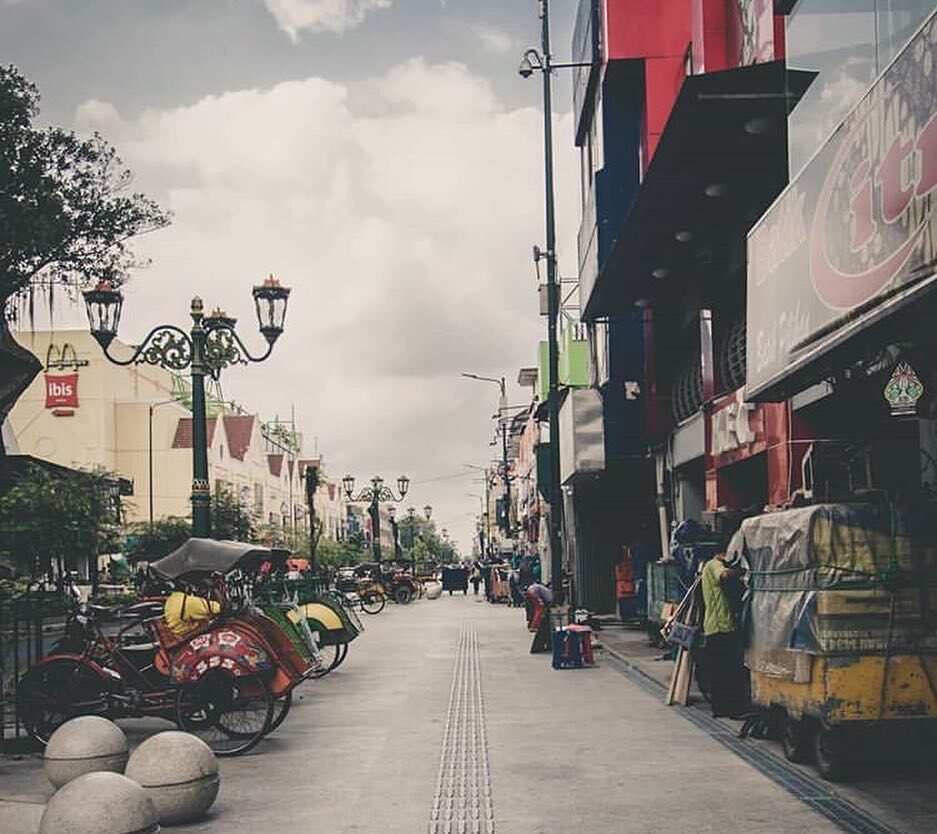 Kapan terakhir kali kamu jalan-jalan di Malioboro?

#explorejogja photo today by...