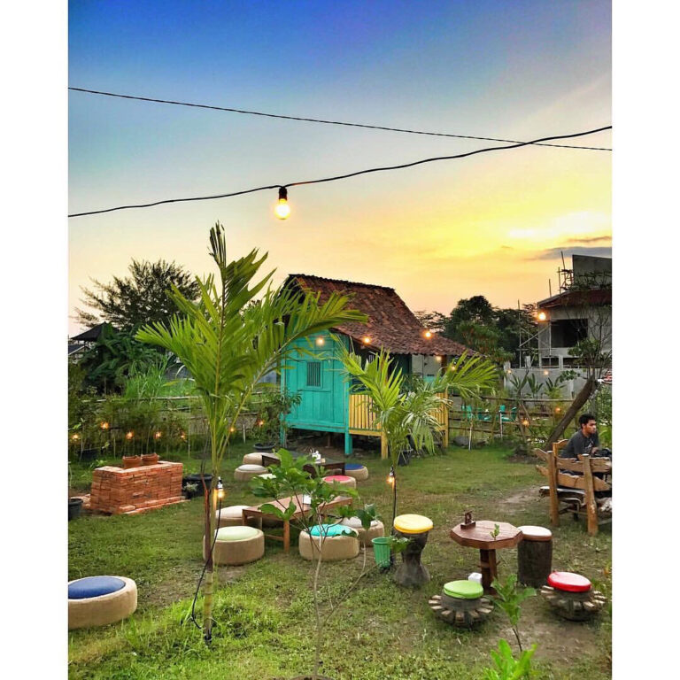 Kata orang Jogja itu terbuat dari rindu, selalu membuat kita ingin kembali dan k...
