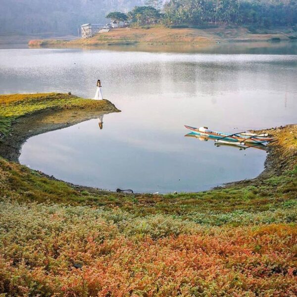 Kayak di luar negeri ya 

#explorejogja photo today by  taken at Waduk Sermo, Ku...