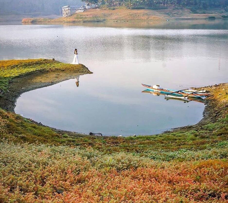 Kayak di luar negeri ya 

#explorejogja photo today by  taken at Waduk Sermo, Ku...