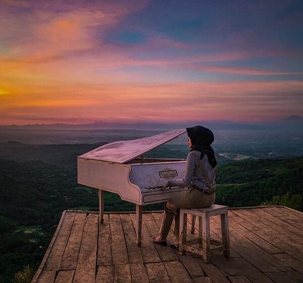 Lagi liburan ajak keluarga foto disini yuk!
#explorejogja photo today by  taken ...