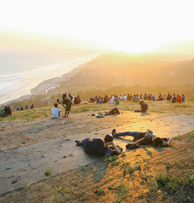Lokasi asik nih buat ngabuburit... #explorejogja photo today by  taken at Puncak...