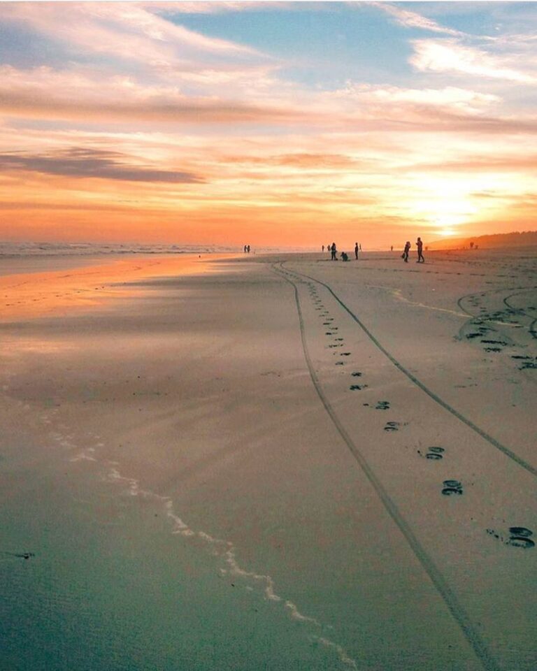 Magnificent sunset 
___________________________________

#explorejogja photo tod...